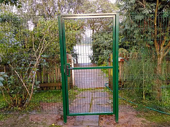 Забор 3д для дачи из секций Гиттер